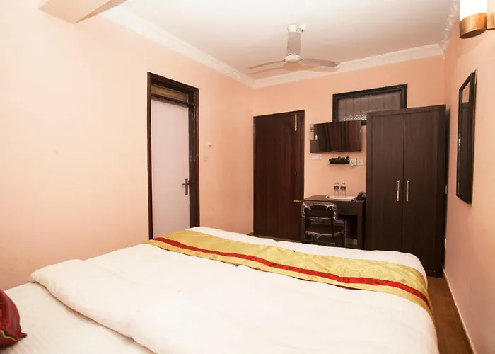 Oyo 818 Queen Tower Hotel