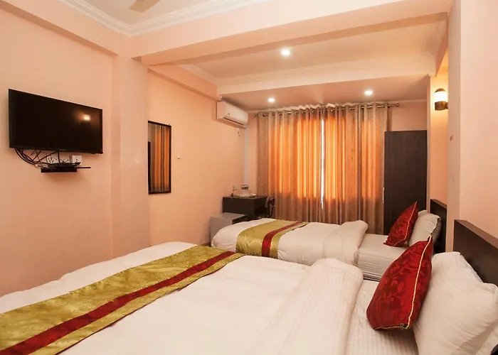 Oyo 818 Queen Tower Hotel *