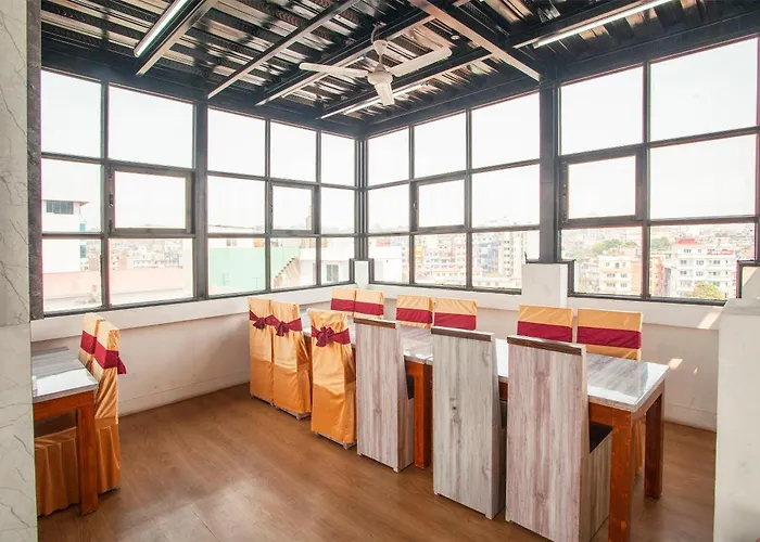 Oyo 818 Queen Tower Hotel