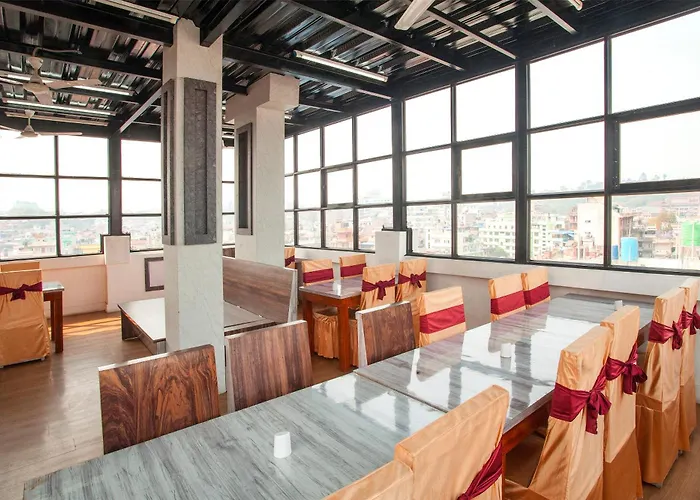Oyo 818 Queen Tower