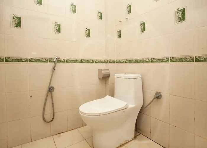 Oyo 818 Queen Tower Hotel *