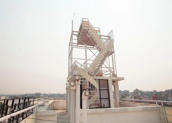 Oyo 818 Queen Tower Hotel