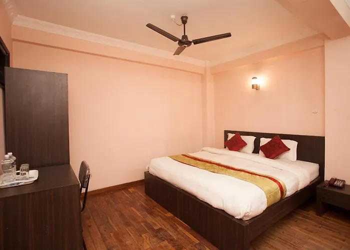 Hotel Oyo 818 Queen Tower *