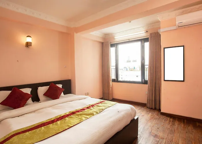 Oyo 818 Queen Tower Hotel *