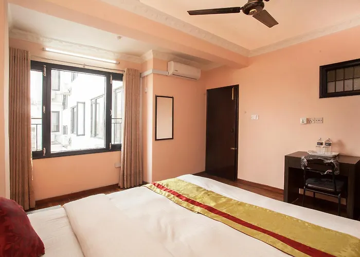 Hotel Oyo 818 Queen Tower