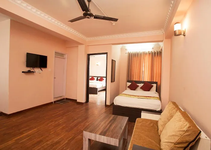 Hotel Oyo 818 Queen Tower *
