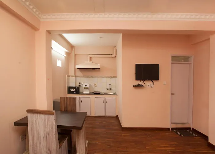 Hotel Oyo 818 Queen Tower Kathmandu